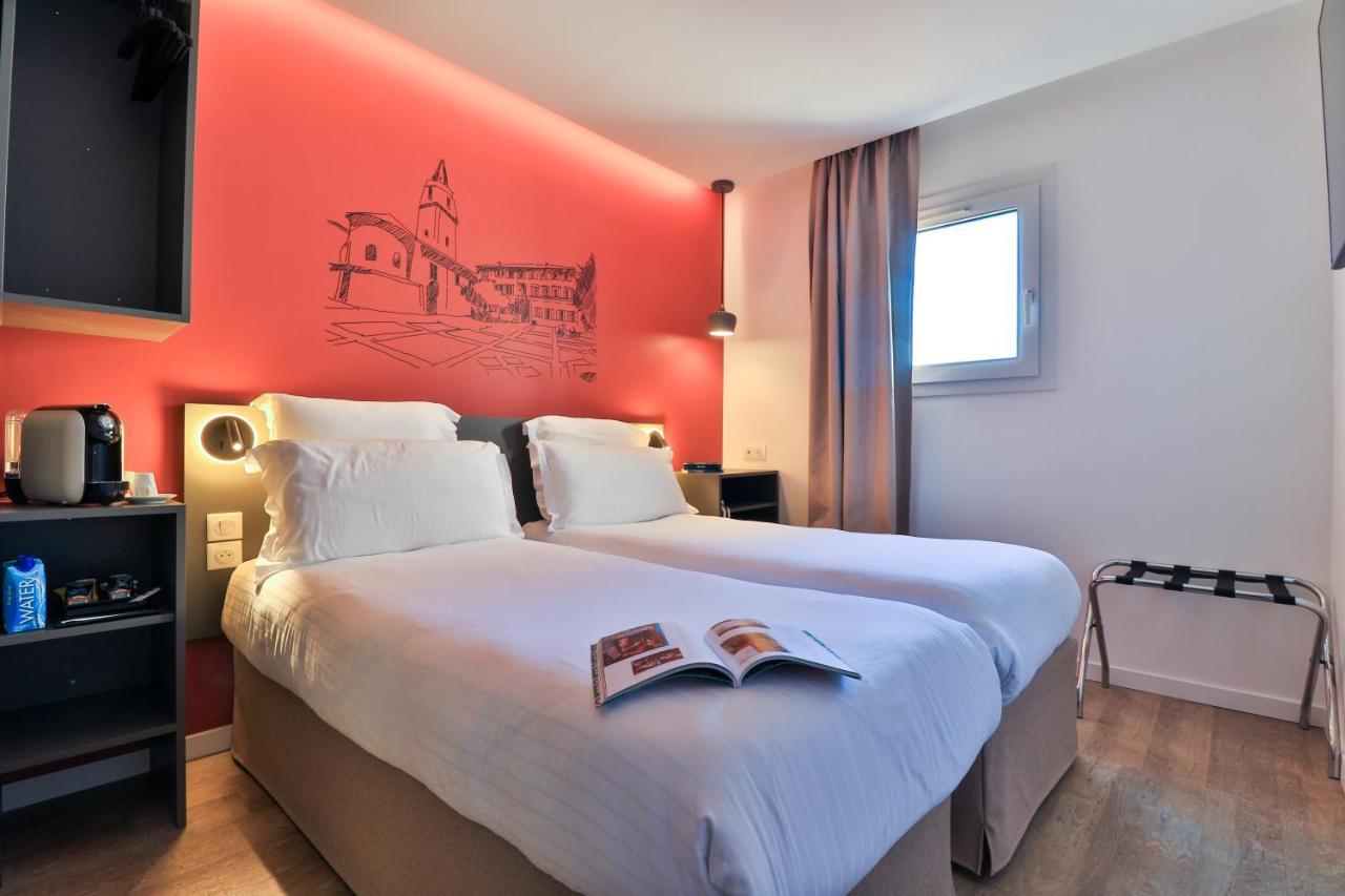 Hotel Restaurant Kyriad Frejus Bagian luar foto
