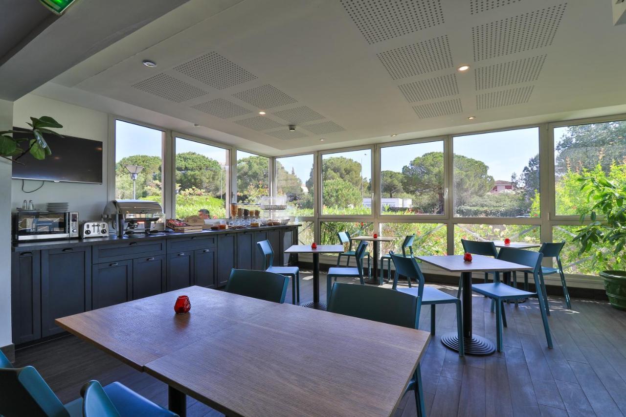 Hotel Restaurant Kyriad Frejus Bagian luar foto