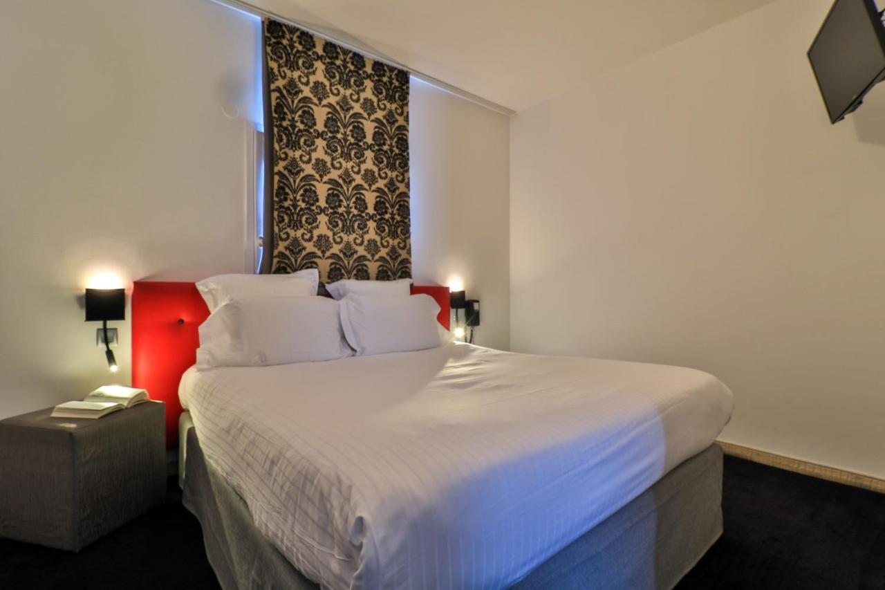 Hotel Restaurant Kyriad Frejus Bagian luar foto