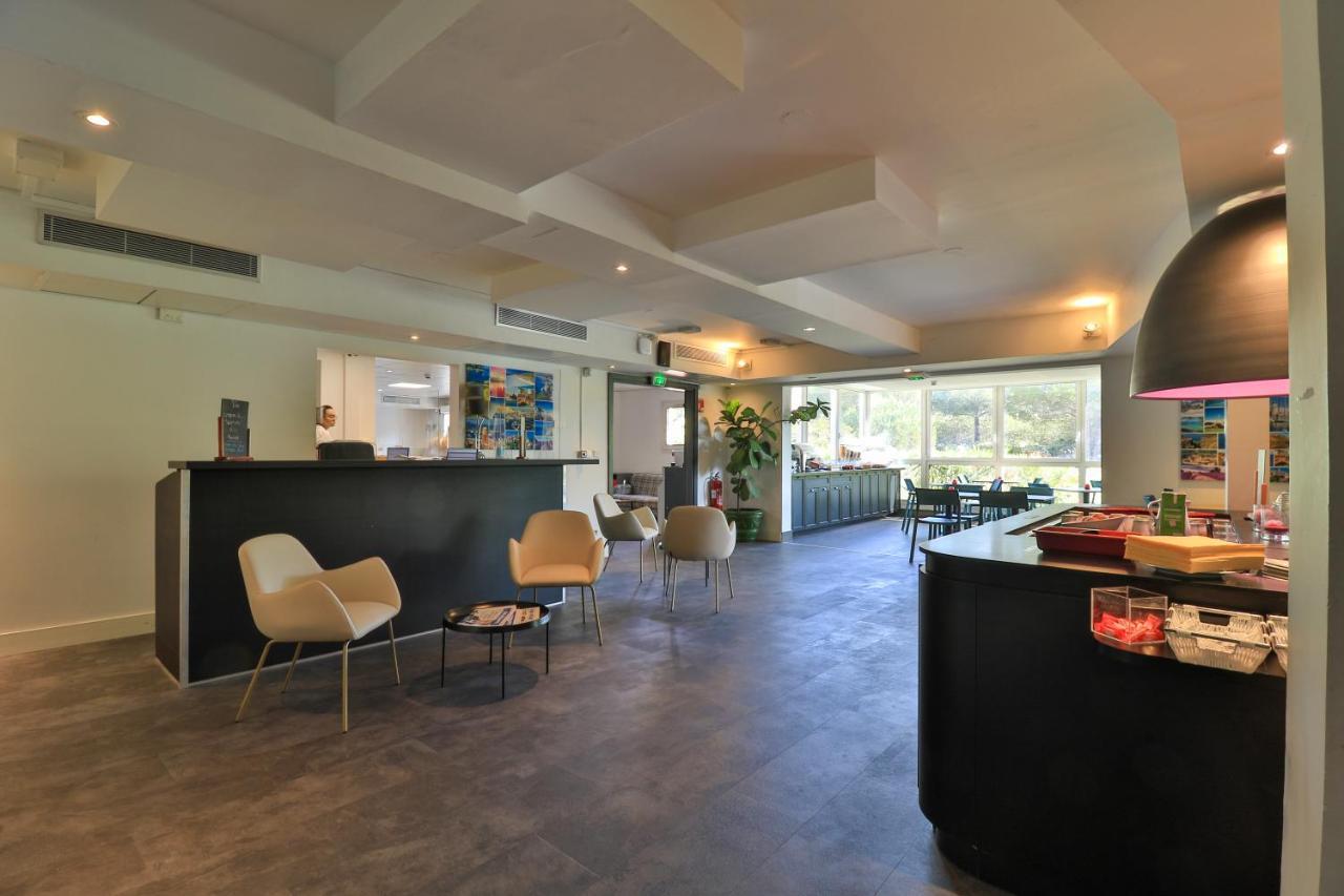 Hotel Restaurant Kyriad Frejus Bagian luar foto