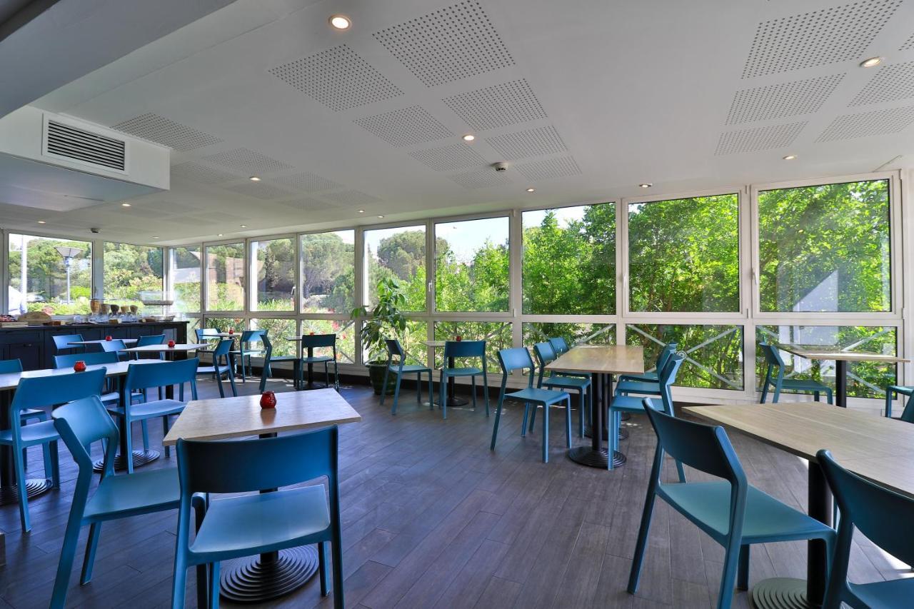 Hotel Restaurant Kyriad Frejus Bagian luar foto