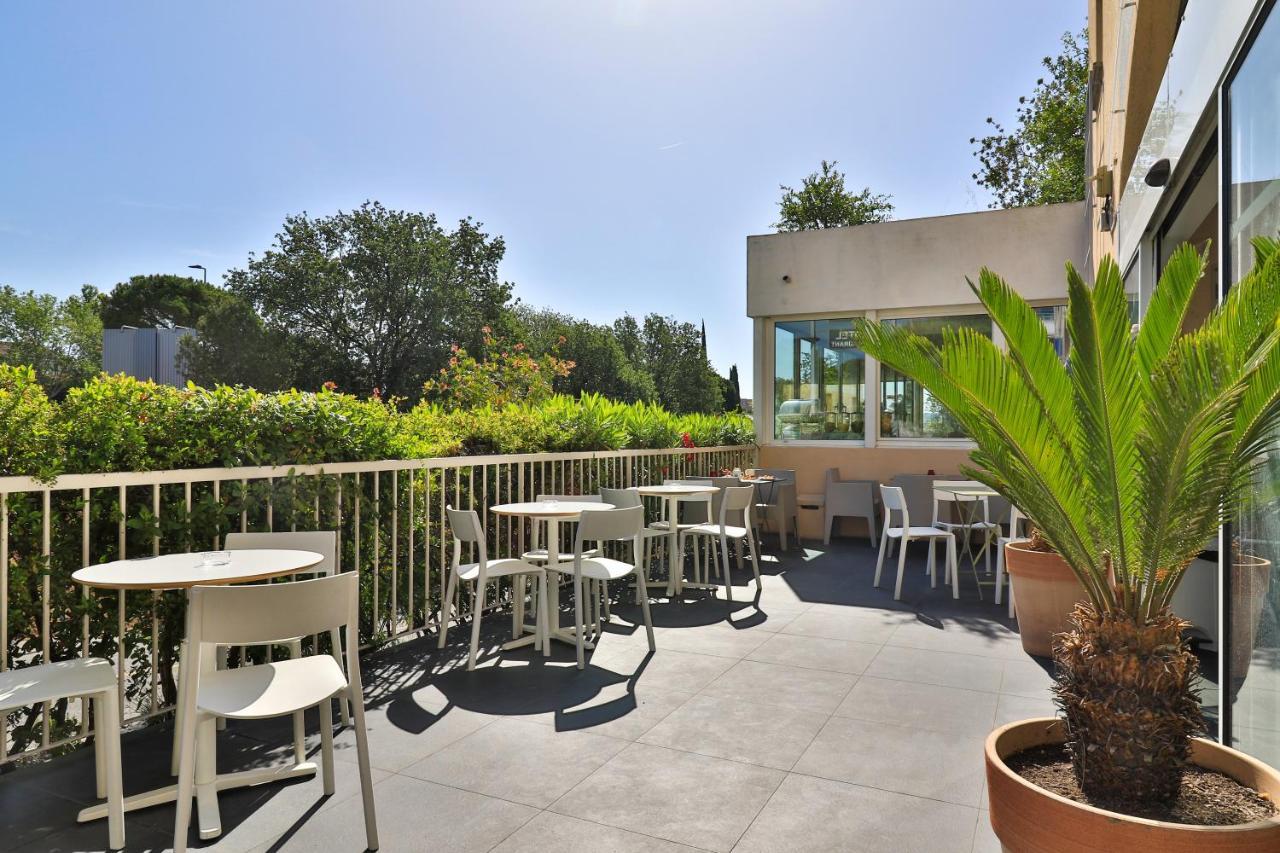 Hotel Restaurant Kyriad Frejus Bagian luar foto