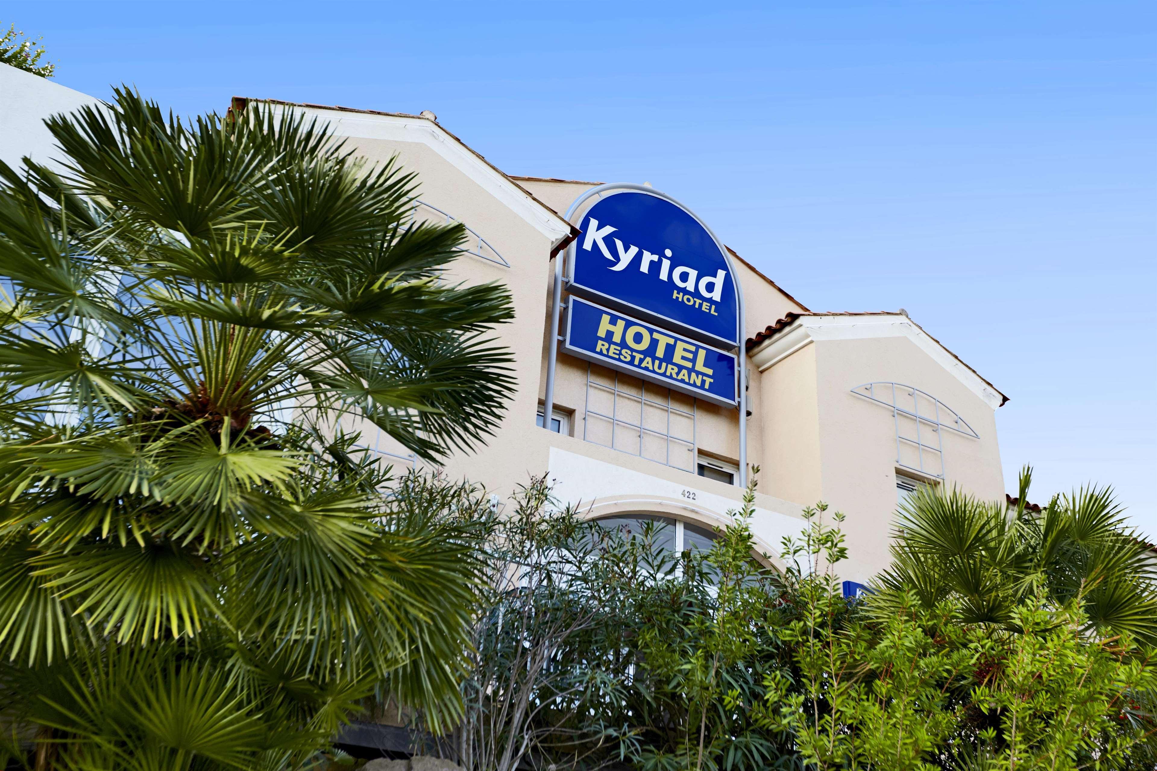 Hotel Restaurant Kyriad Frejus Bagian luar foto