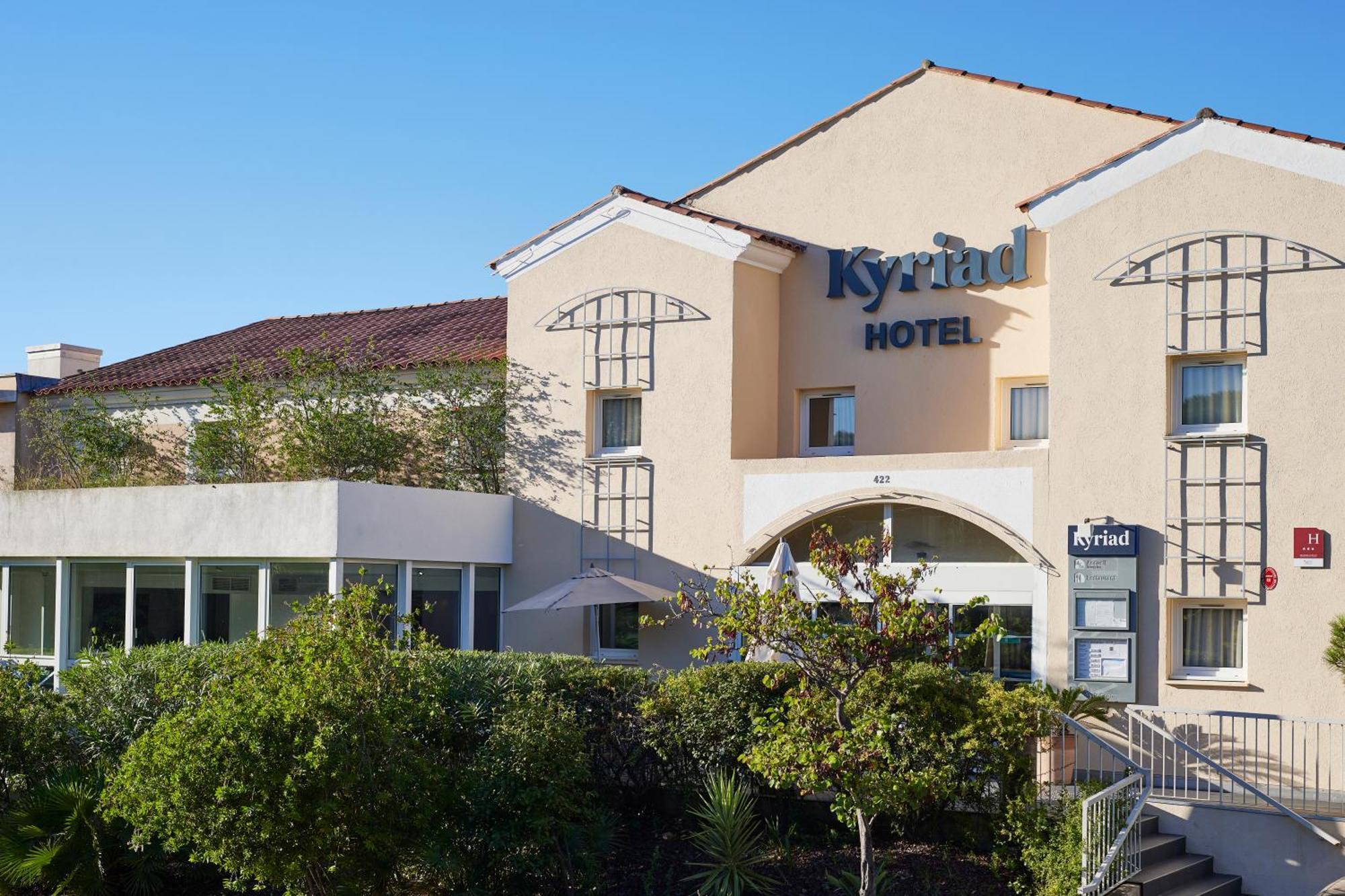 Hotel Restaurant Kyriad Frejus Bagian luar foto
